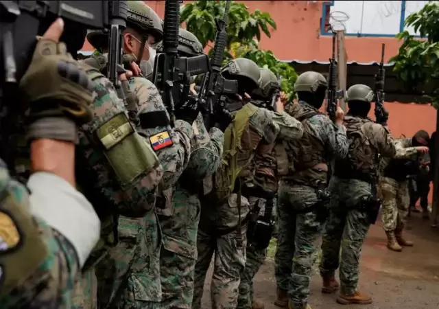Disidentes de las FARC quieren apropiarse de recursos mineros que estar�an dentro de la regi�n selv�tica bajo soberan�a de Quito.