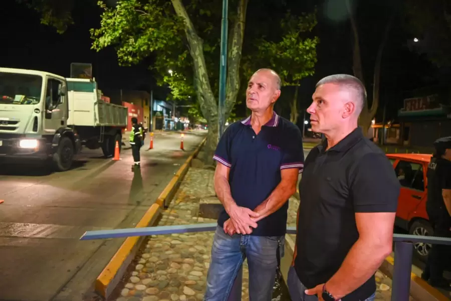 Roberto Munives, director de Tr�nsito y Convivencia Ciudadana, y el intendente Diego Costarelli.