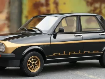 El dise�o del R12 cautiv� a los fan�ticos. En 1978 y 1979, el R12 Alpine luci� colores azul con plateado o negro con dorado/ Fuente: Web