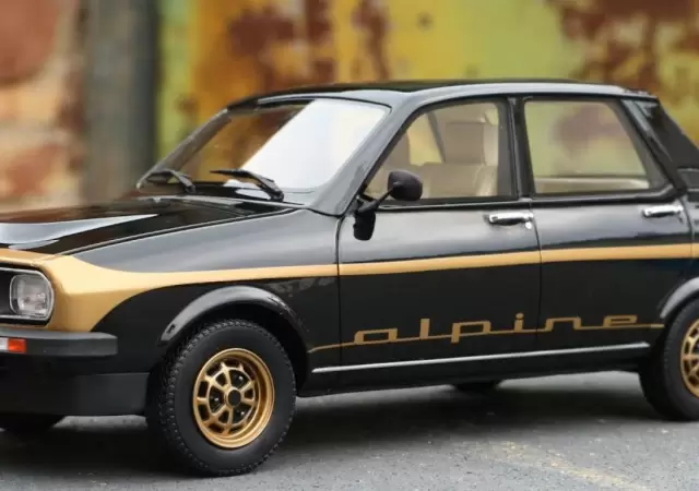 El dise�o del R12 cautiv� a los fan�ticos. En 1978 y 1979, el R12 Alpine luci� colores azul con plateado o negro con dorado/ Fuente: Web