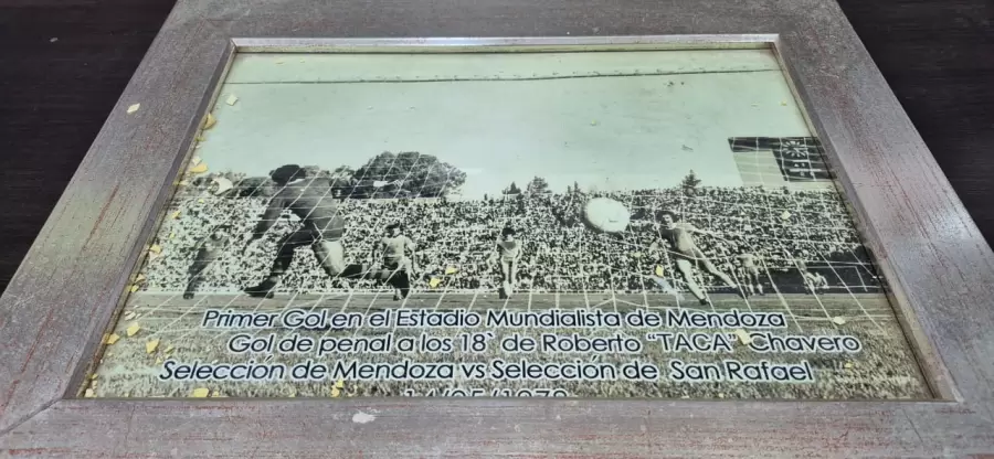 La foto del penal que est� en el Museo del Estadio Malvinas Argentinas
