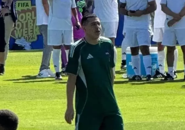 Riquelme volvi� a ponerse los cortos.