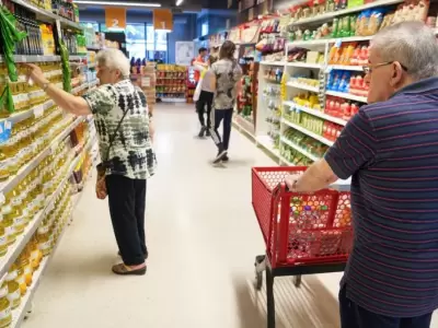 La canasta b�sica subi� 0,9%: una familia necesit� $1,1 millones para no ser pobre