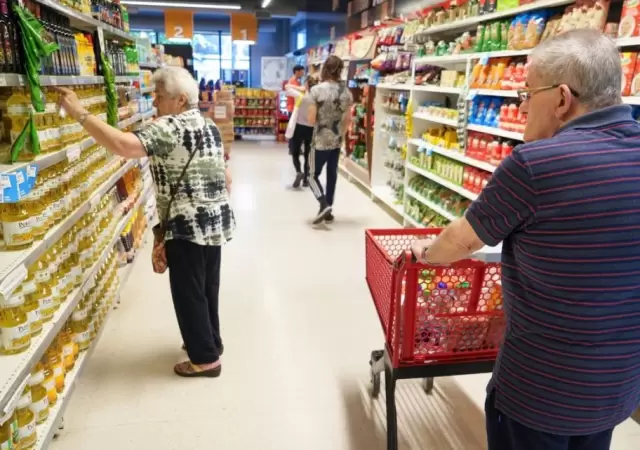La canasta b�sica subi� 0,9%: una familia necesit� $1,1 millones para no ser pobre