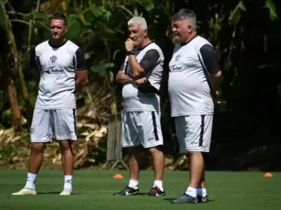 Walter De Felippe es el que se encuentra a la derecha