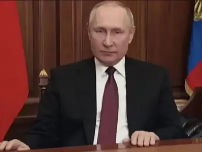 El l�der ruso decidi� mandar un equipo de emisarios, pero, al parecer, todav�a no contempla verse con su par ucraniano.