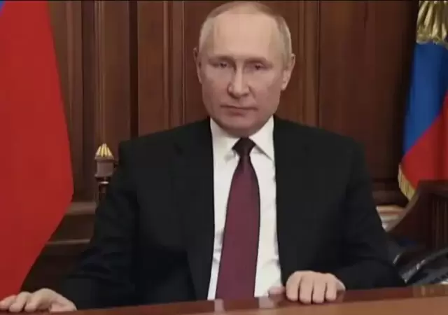 El l�der ruso decidi� mandar un equipo de emisarios, pero, al parecer, todav�a no contempla verse con su par ucraniano.