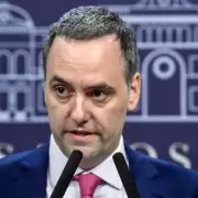 Postergan medidas para liberar el uso de d�lares guardados fuera del sistema