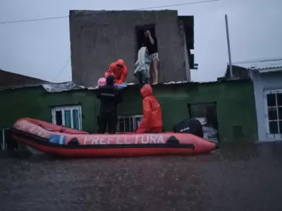 Prefectura presta asistencia a los afectados por las inundaciones