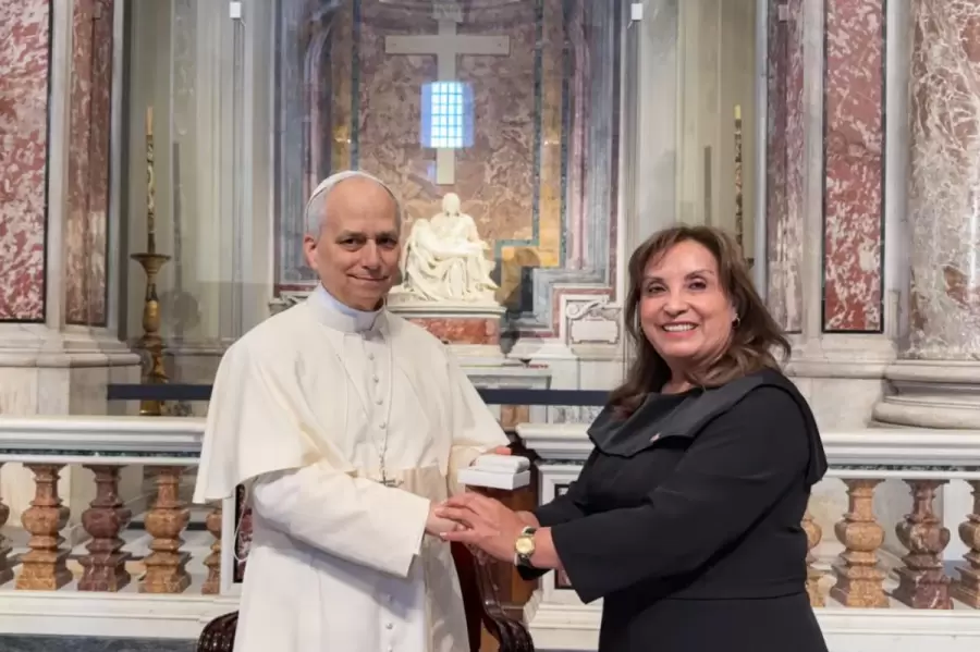 Le�n XIV recibe a la presidenta de Per� Dina Boluarte