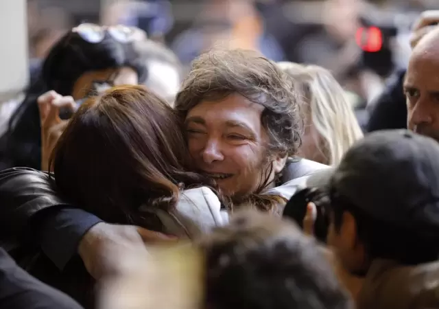 Javier Milei vot� y critic� a Macri. /