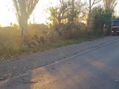 Tragedia en Lavalle: muri� al volcar con su auto y chocar contra una arboleda