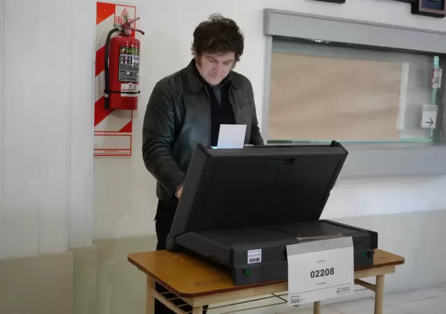 El presidente Javier Milei emiti� su voto este domingo en la Universidad Tecnol�gica de Almagro. Fuente: Gobierno