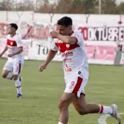 Con coraz�n y f�tbol: Hurac�n Las Heras venci� al l�der en un duelo clave