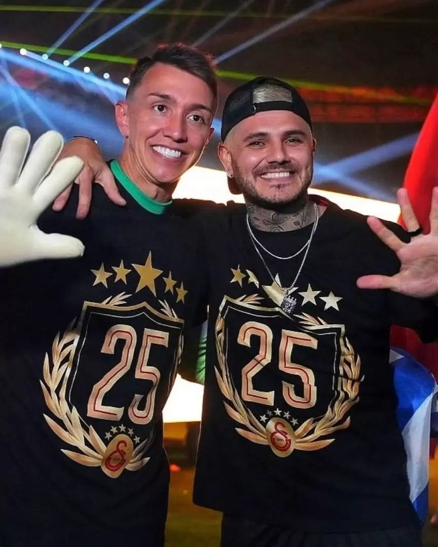Fernando Muslera, arquero uruguayo, posó junto a Mauro Icardi.