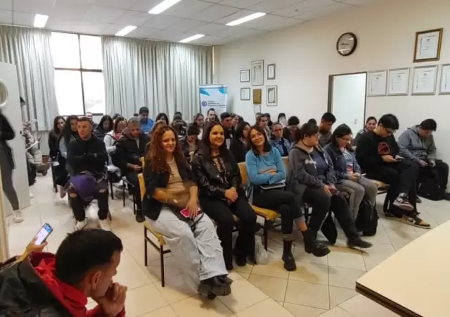 Mujeres de Las Heras rompen barreras en la industria solar