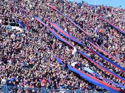 La hinchada del Cicl�n le pone onda a la situaci�n institucional