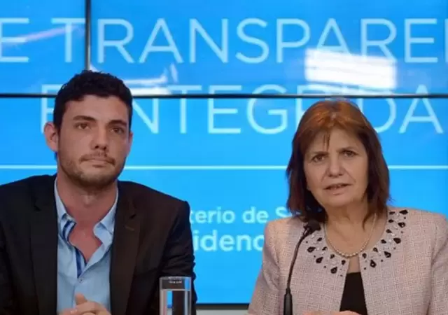 Dami�n Arabia junto a Patricia Bullrich.