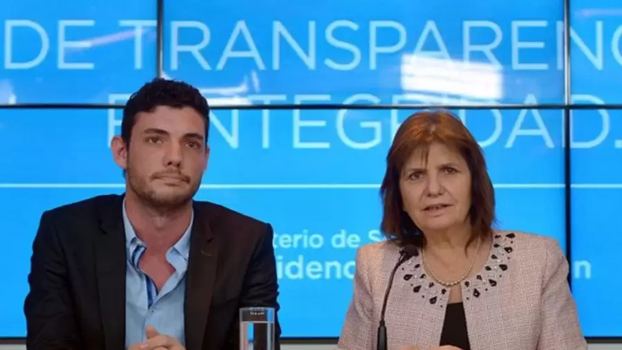 Dami�n Arabia junto a Patricia Bullrich