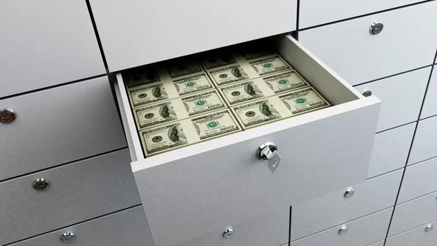 D�lares en caja de seguridad.