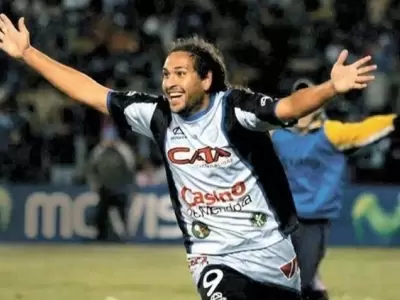 Daniel Tanque Gim�nez marc� dos goles ante Nueva Chicago y se convirti� en uno de los m�ximos �dolos de Godoy Cruz. Fuente: Foto Archivo