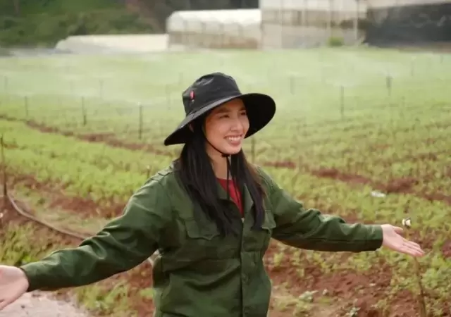 Nguyen Thuc Thuy Tien, ex reina de la belleza de Vietnam en un problema judicial.