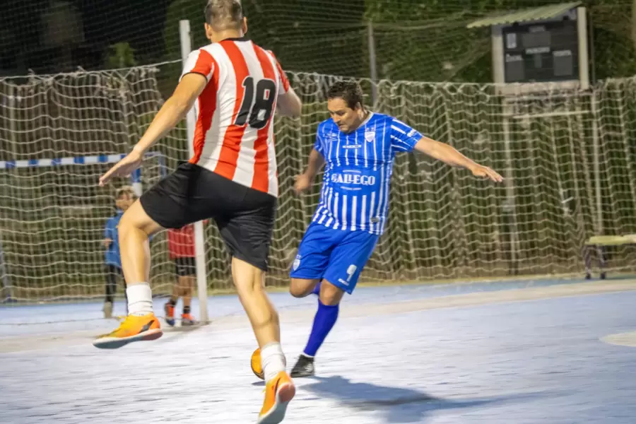 Tanque Gim�nez, �dolo tombino juega futsal en Godoy Cruz/