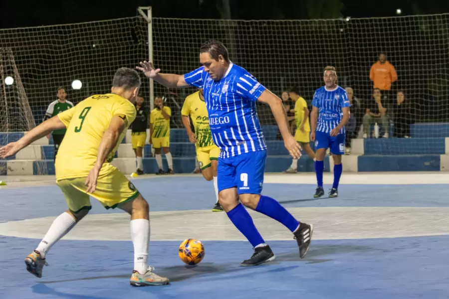 Tanque Gim�nez, �dolo tombino juega futsal en Godoy Cruz/