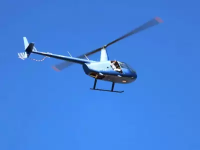 Bendici�n desde el cielo lujanino: un cura vol� en helic�ptero y sorprendi� a los fieles