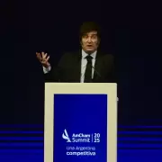 Milei estuvo en AmCham y repartió elogios para algunos de sus funcionarios