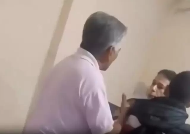 Video viral: dos pastores, a las pi�as en plena celebraci�n evang�lica