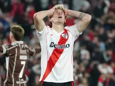 El lamento de Colidio ante una chance errada.
