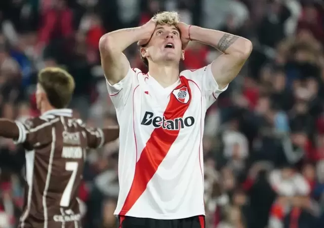 El lamento de Colidio ante una chance errada.