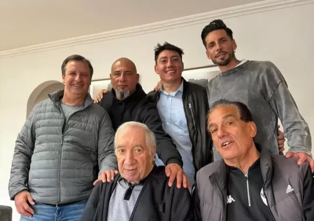 El Dr Bilardo recibi� la visita de ex dirigidos suyos