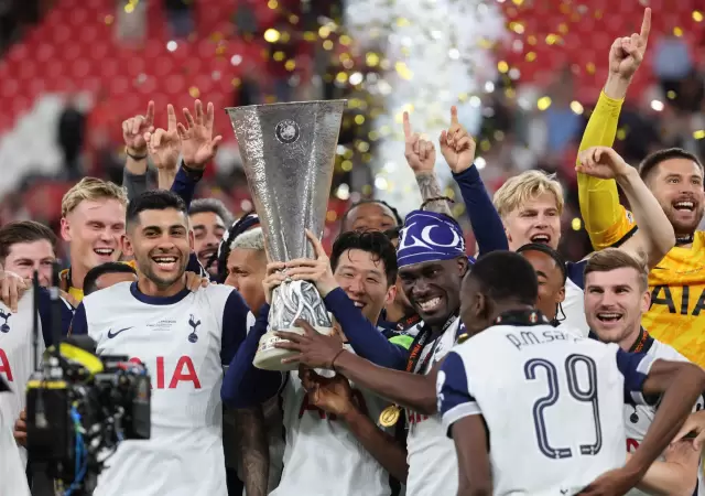 El Tottenham, con el Cuti, se consagr� en la Europa League.