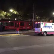 Descarril� el Metrotranv�a en Ciudad: choque, caos vehicular y dos heridos leves