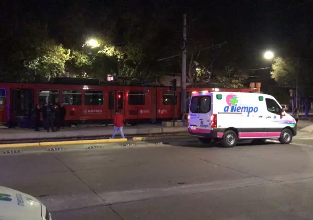 Descarril� el Metrotranv�a en Ciudad: choque, caos vehicular y dos heridos leves
