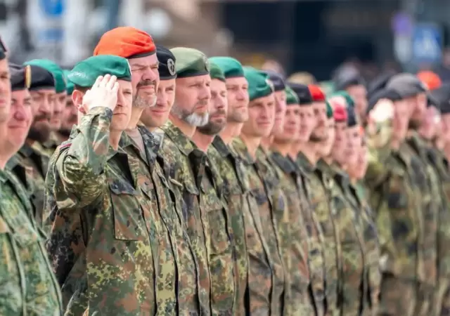 Alemania intensifica su cambio de doctrina militar y podr�a convertirse en el gran centinela europeo.