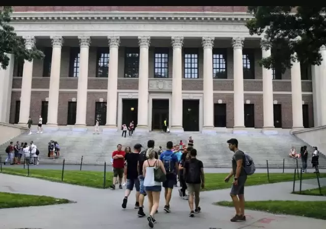 Harvard est� viviendo uno de los momentos m�s complicados de su larga trayectoria.