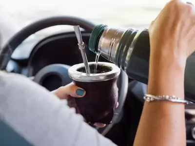 Prohibido tomar mate al volante en Mendoza: la multa puede ser car�sima