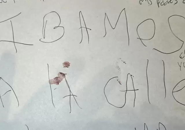 Se conoci la imagen de la carta encontrada en la escena del crimen, pieza clave en la investigacin.
