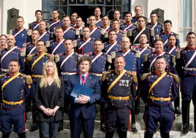 El presidente Javier Milei reconocido con la "Orden Ecuestre Militar de los Caballeros Granaderos de los Andes".