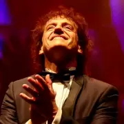 Murió Ángel Mahler: la batuta eterna detrás de Drácula, ícono del musical argentino