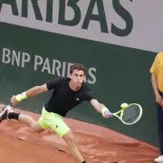Cer�ndolo y Navone avanzan en Roland Garros: triunfos argentinos en Par�s