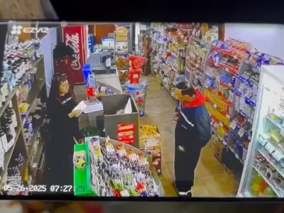La v�ctima tuvo que fingir estar muerta para pedir ayuda.