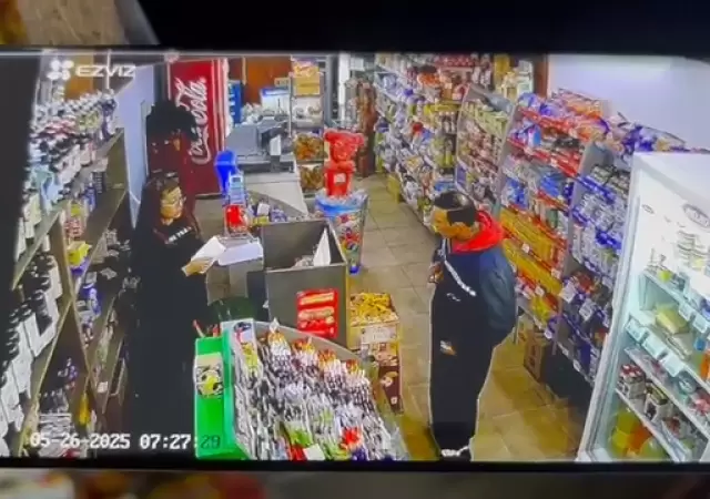 La v�ctima tuvo que fingir estar muerta para pedir ayuda.