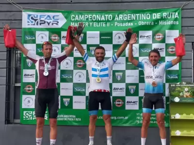 Fernando Zumer con la casaca borravino