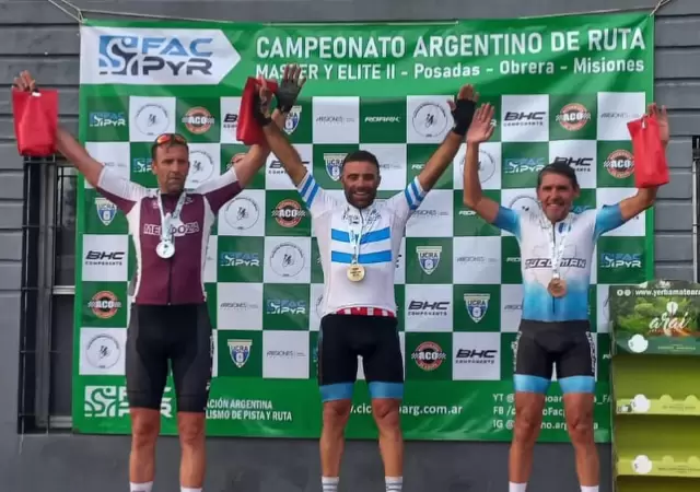 Fernando Zumer con la casaca borravino