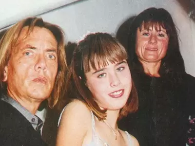 Natalia con sus padres, Carlos y Graciela. (Foto: web)