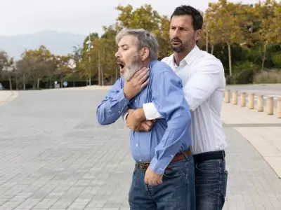Maniobra de Heimlich.